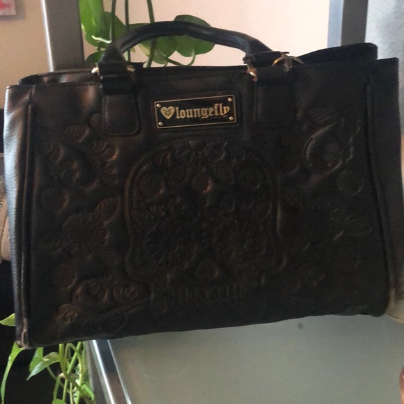 Loungefly Handbags - Loungefly skull purse